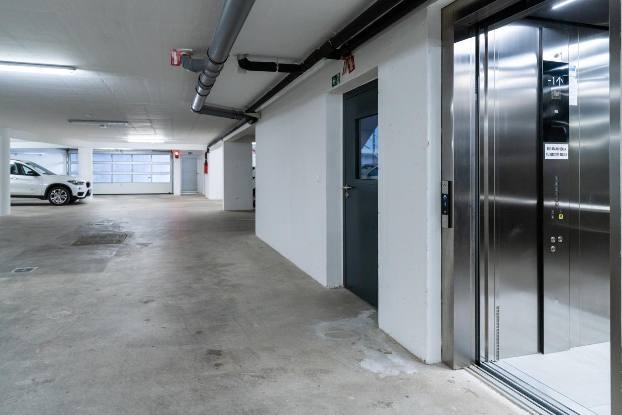 Tres Fenestras Zadar - Private Parking Apartment Bagian luar foto