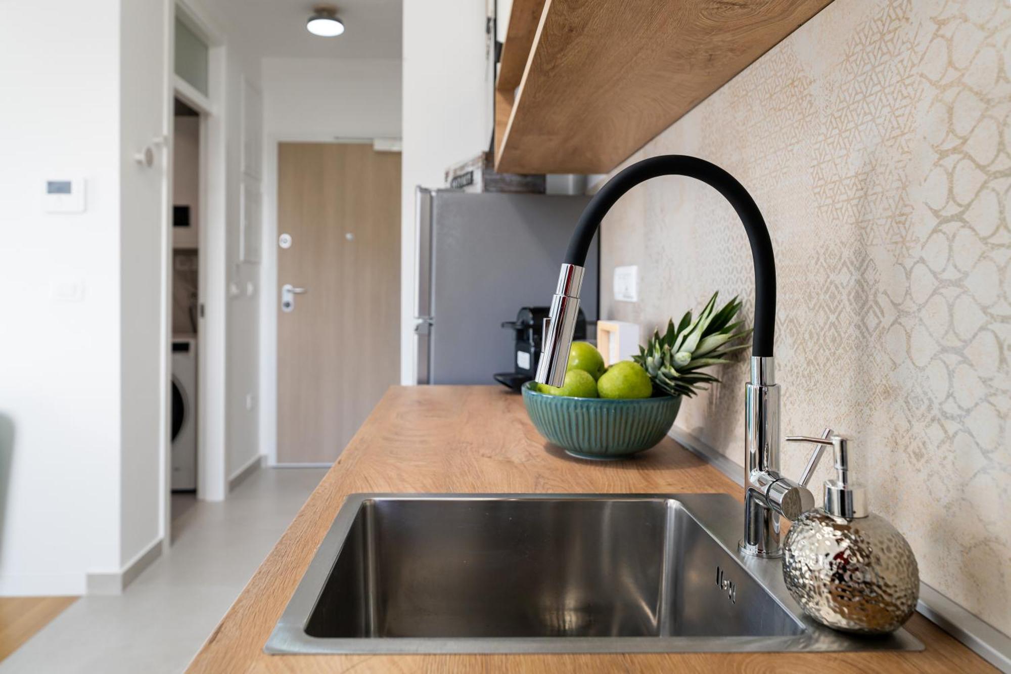 Tres Fenestras Zadar - Private Parking Apartment Bagian luar foto